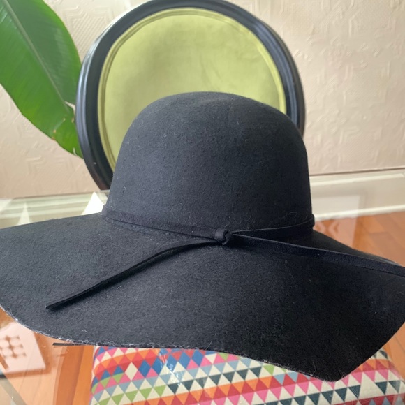 Francesca’s Felt Floppy Hat - Picture 2 of 4